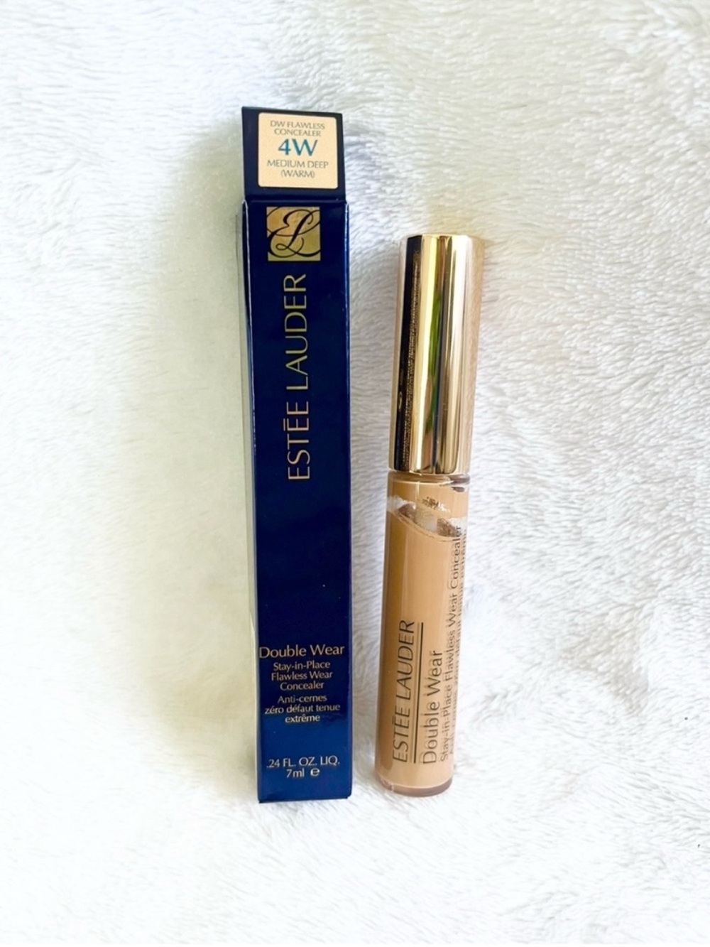 Estee Lauder- Double Wear Radiant Concealer - 4W
Medium Deep (Warm) - 0.34
Oz